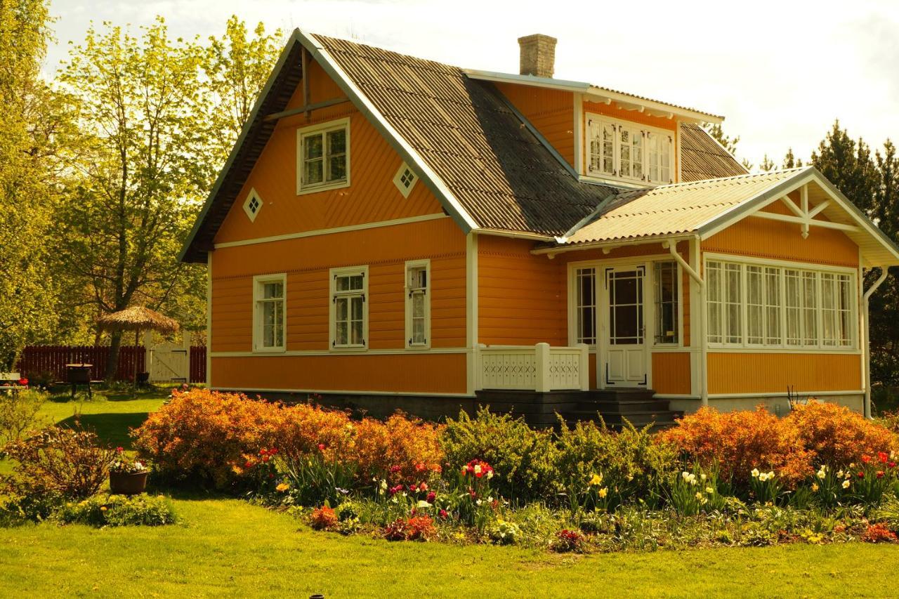 Leesi Puhkemaja Casa de hóspedes Exterior foto